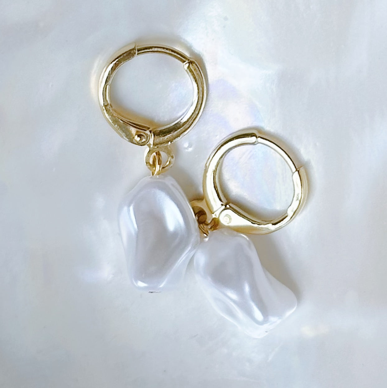 Baroque pearl huggie earrings