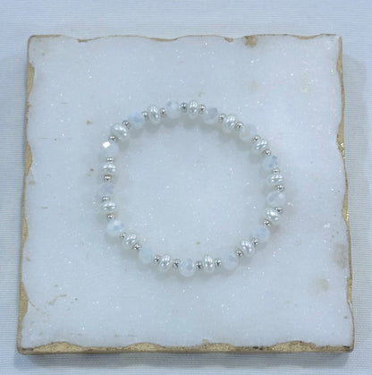White Sands glass bead and pearl bracelet