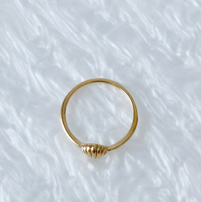 Dainty sea shell ring