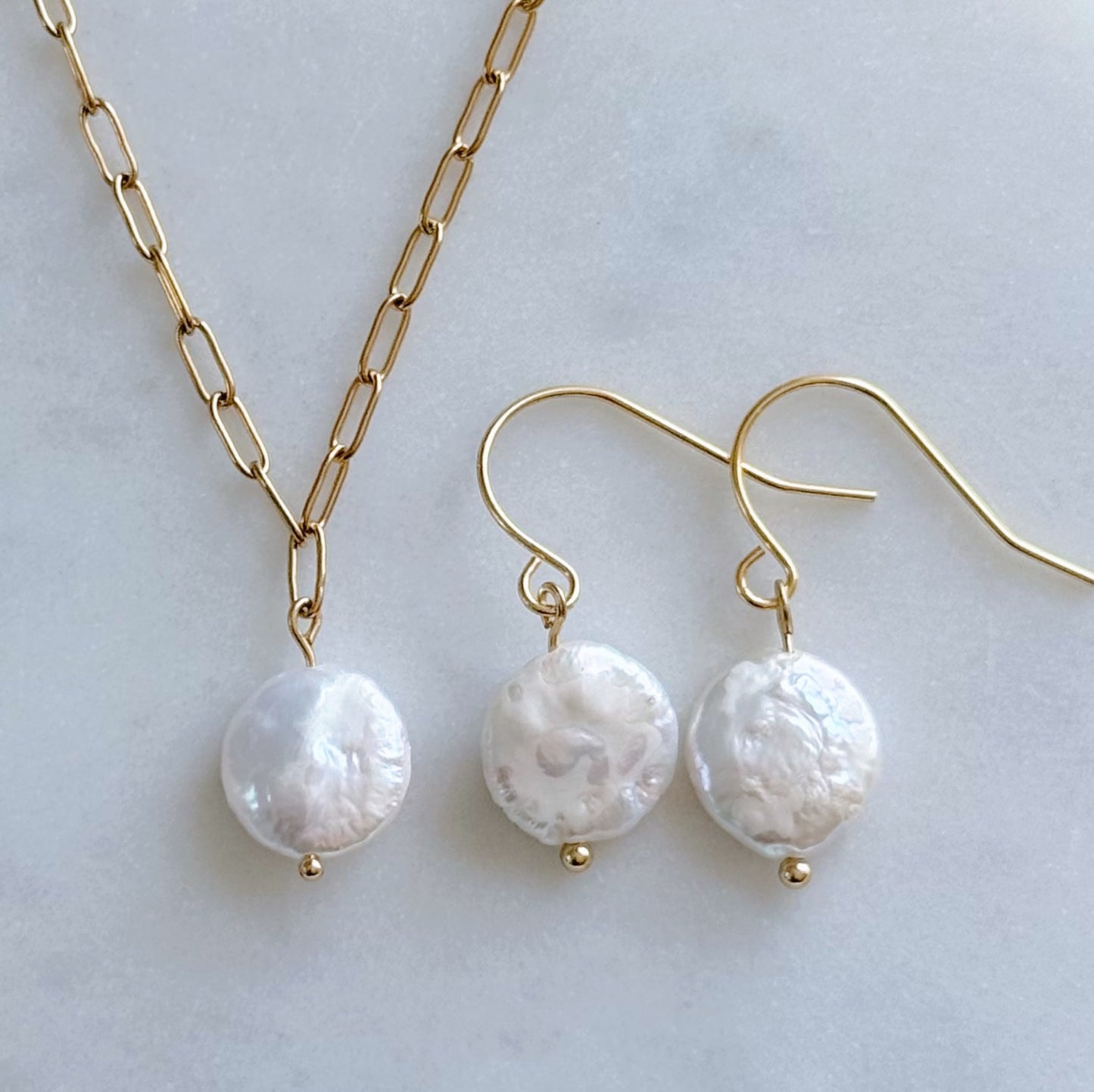 Round freshwater pearl necklace and earring gift set