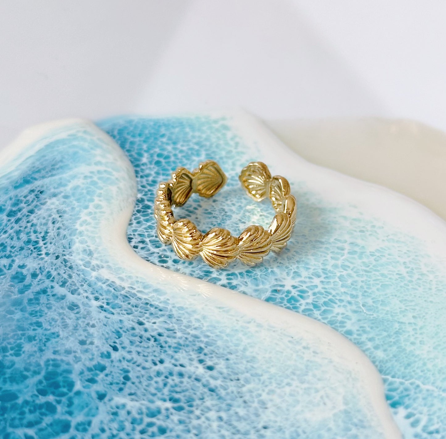 Chunky sea shell ring