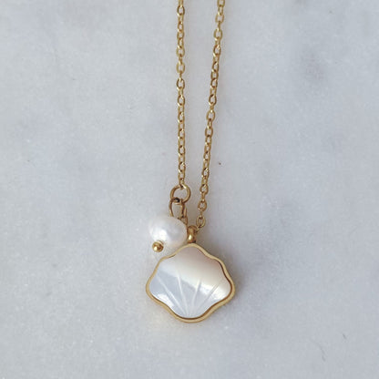 Capri shell necklace