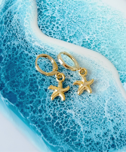 Gold starfish huggie earrings