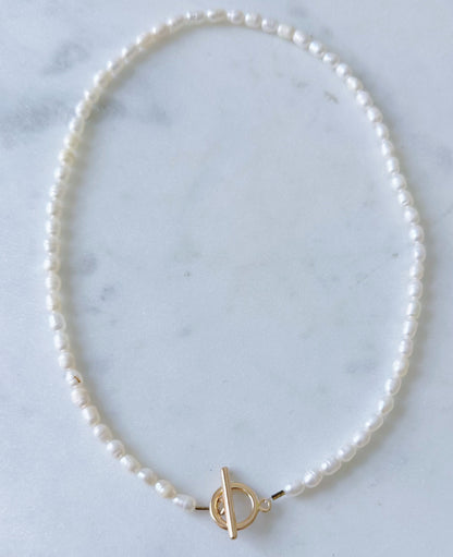 Pearl toggle clasp necklace