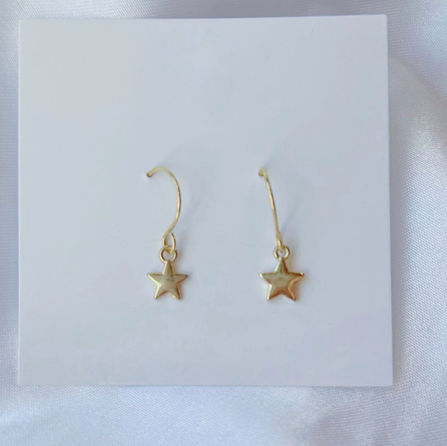 Dainty star dangle earrings