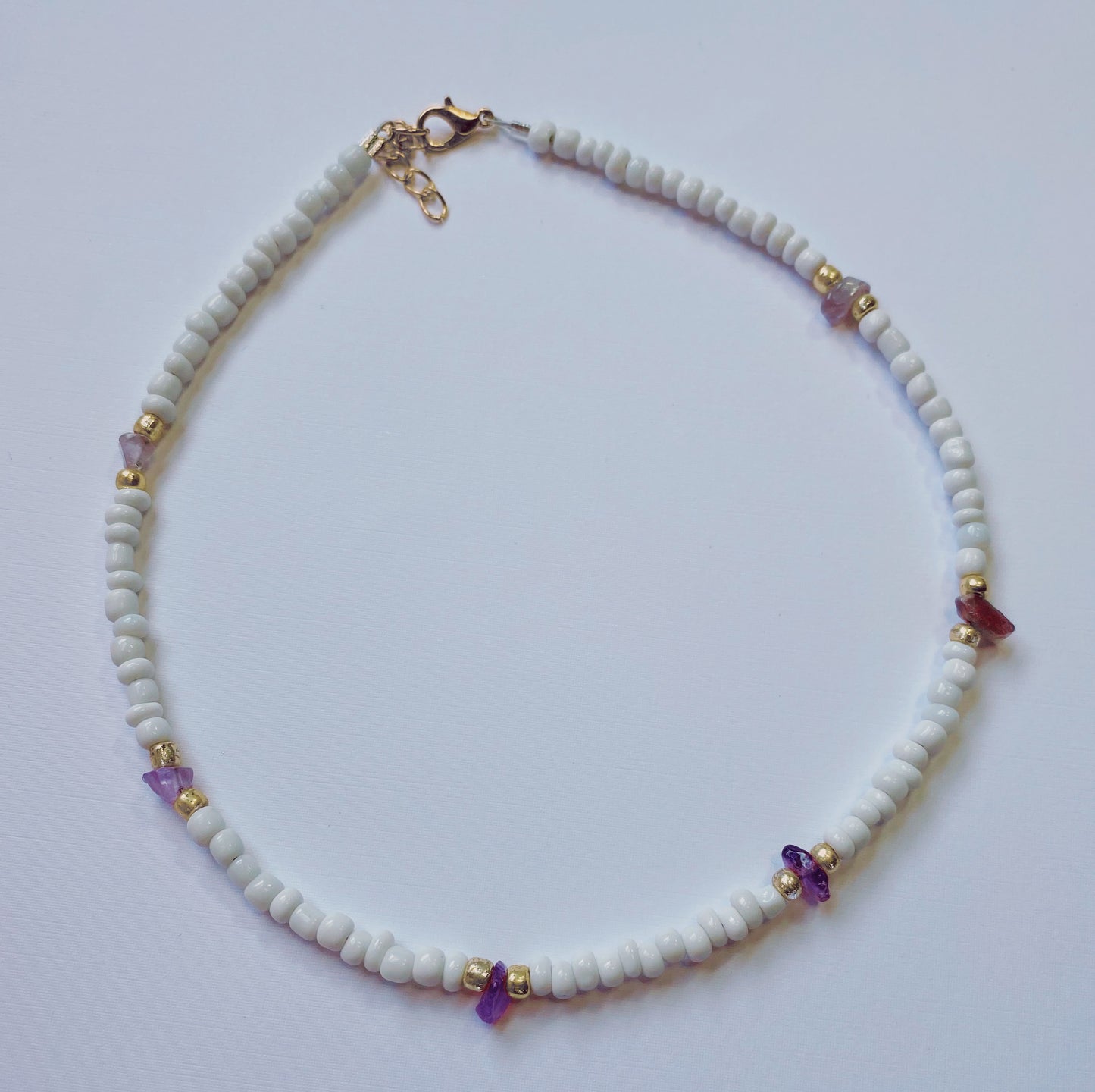 Gemstone pattern beaded choker necklace