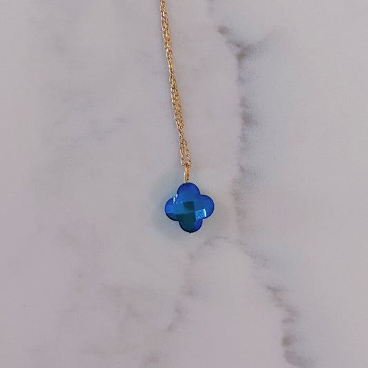 Turquoise glass clovet pendant necklace