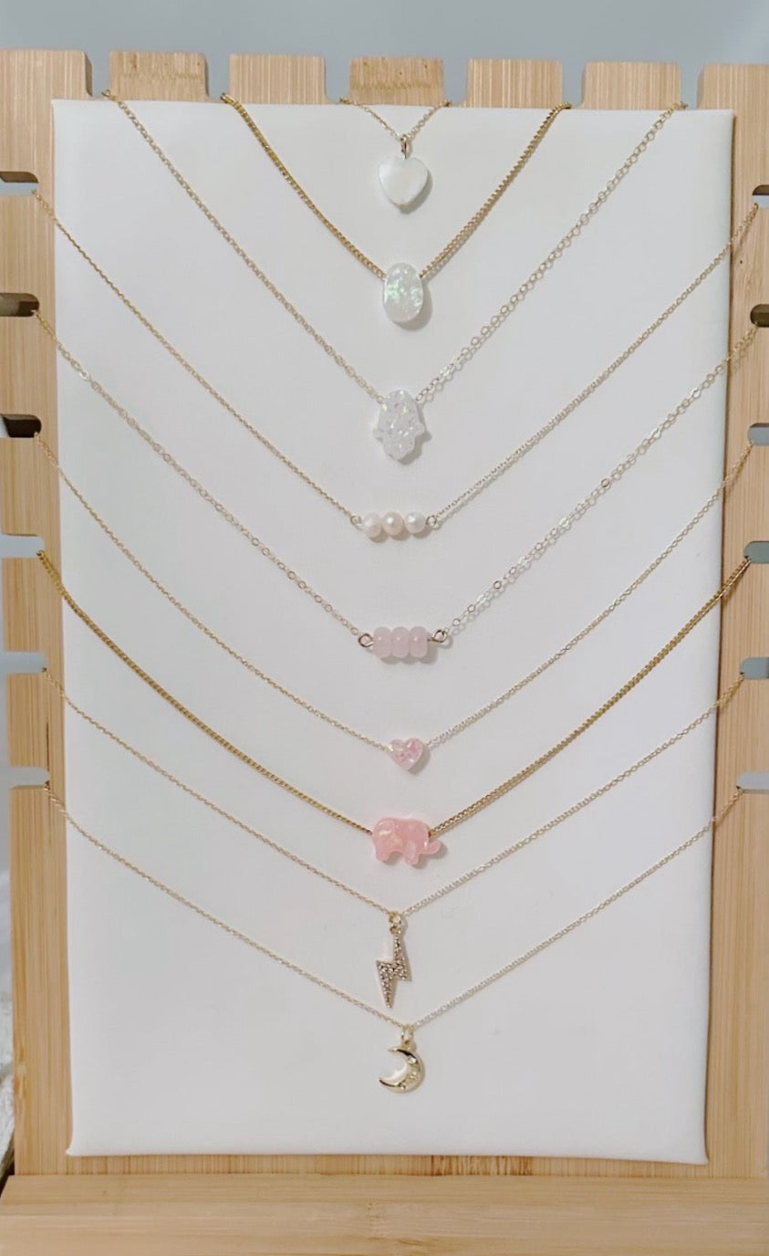Dainty rose quartz necklace